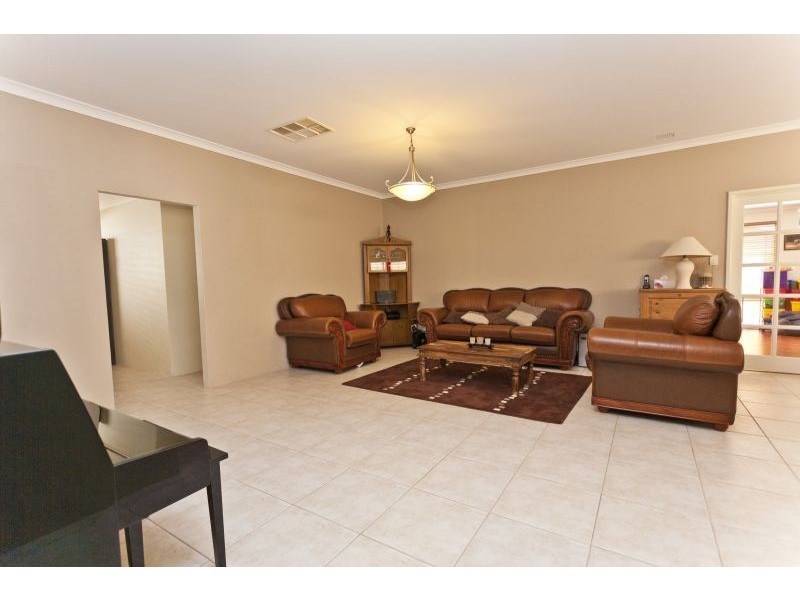 13 Longshaw Circuit, Canning Vale WA 6155