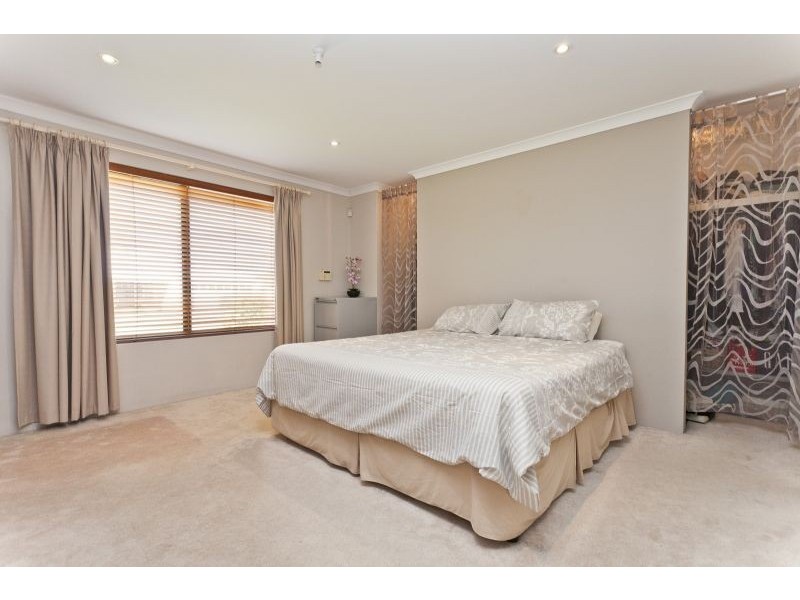 13 Longshaw Circuit, Canning Vale WA 6155