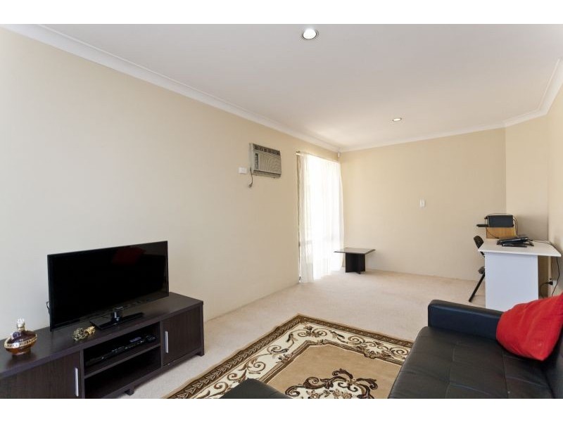 8 Fysh Place, Huntingdale WA 6110