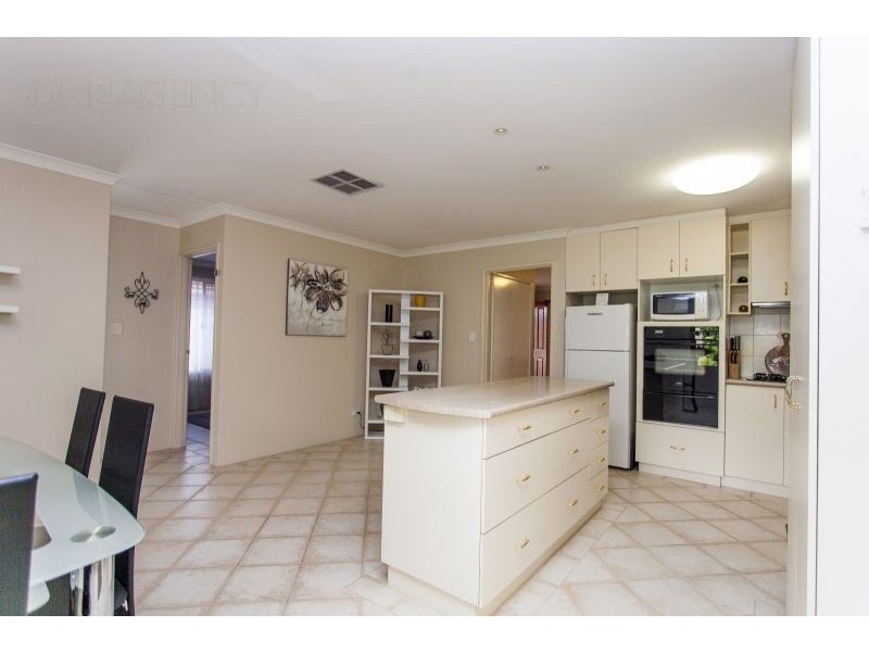 2 Blakemore Retreat, Huntingdale WA 6110