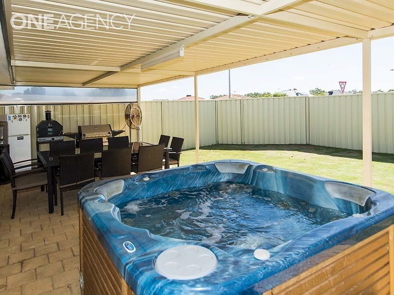 2 Milano Loop, Seville Grove WA 6112