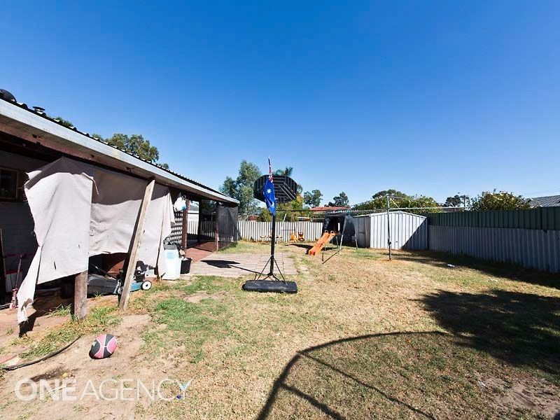 43 Banksia Road, Camillo WA 6111