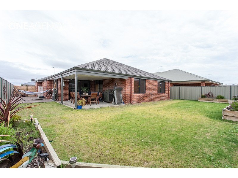 2 Poseidon Road, Byford WA 6122