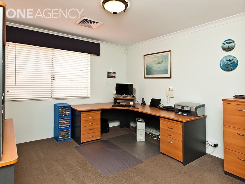 8 Emmet Parkway, Canning Vale WA 6155