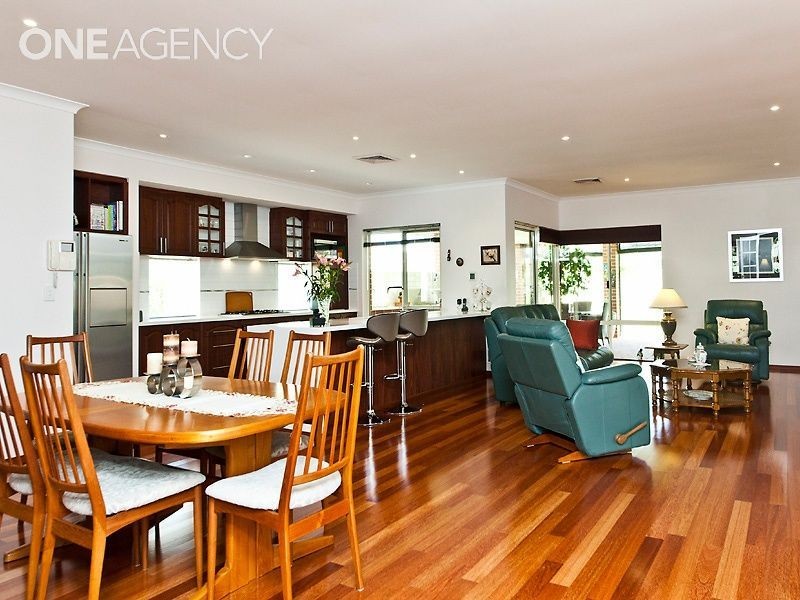 8 Emmet Parkway, Canning Vale WA 6155