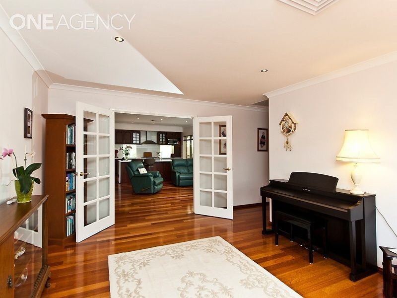 8 Emmet Parkway, Canning Vale WA 6155