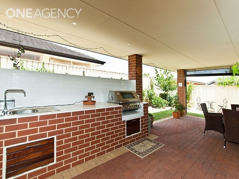 8 Emmet Parkway, Canning Vale WA 6155