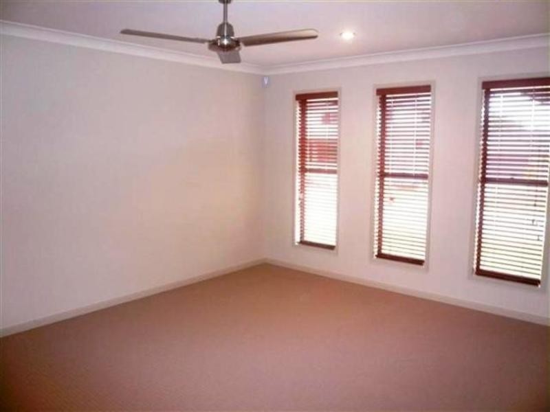 9 Stringybark Drive, Molendinar QLD 4214