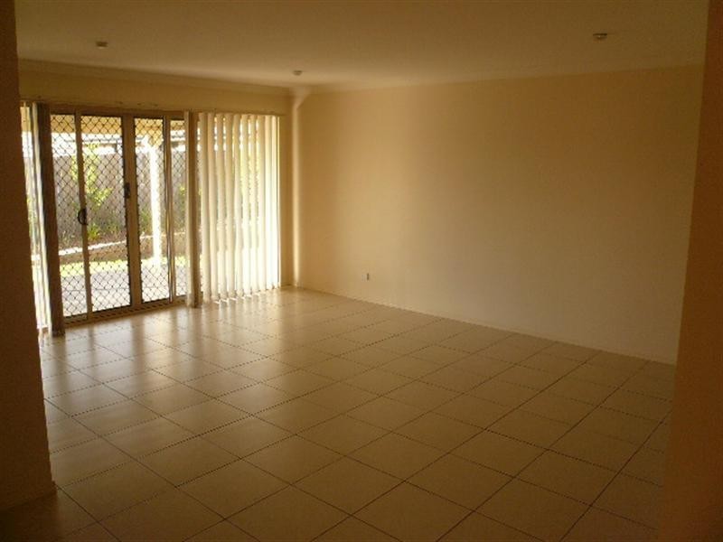 16 Dornoch Crescent, Raceview QLD 4305