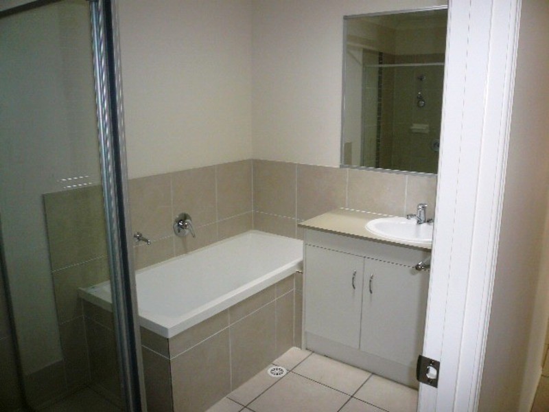 8 Aramac Street, Brassall QLD 4305