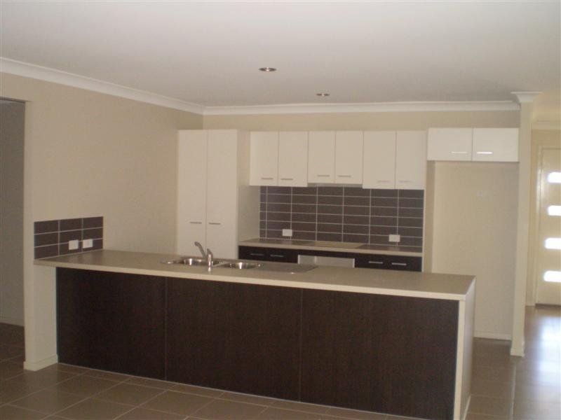 5 Robinia Crescent, Morayfield QLD 4506