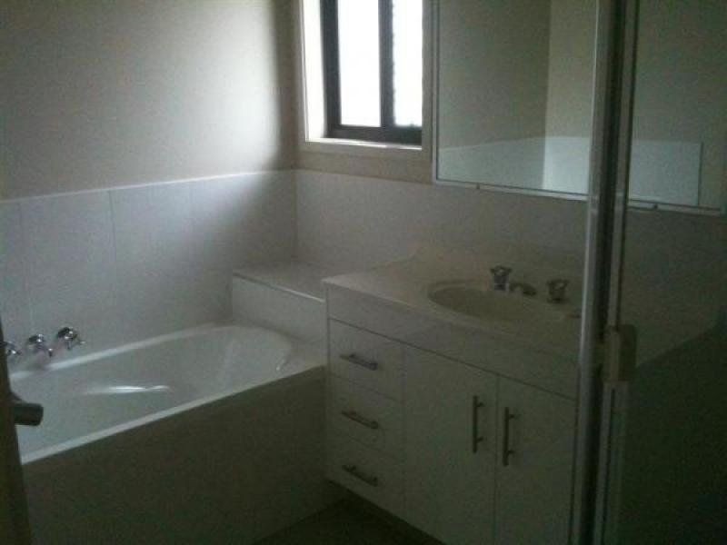 66 Wunburra Circle, Pacific Pines QLD 4211