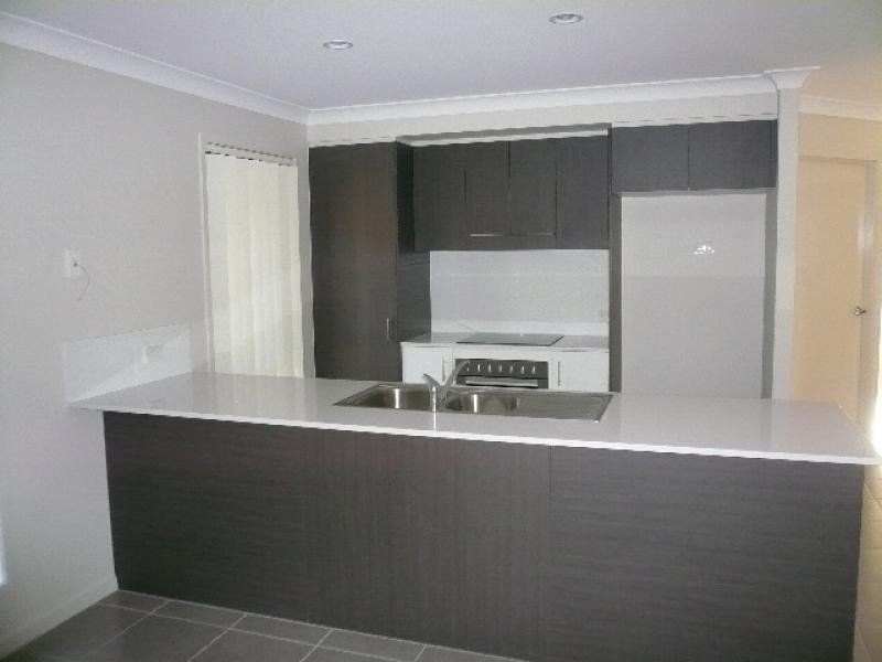 26 Aldgate Crescent, Pacific Pines QLD 4211