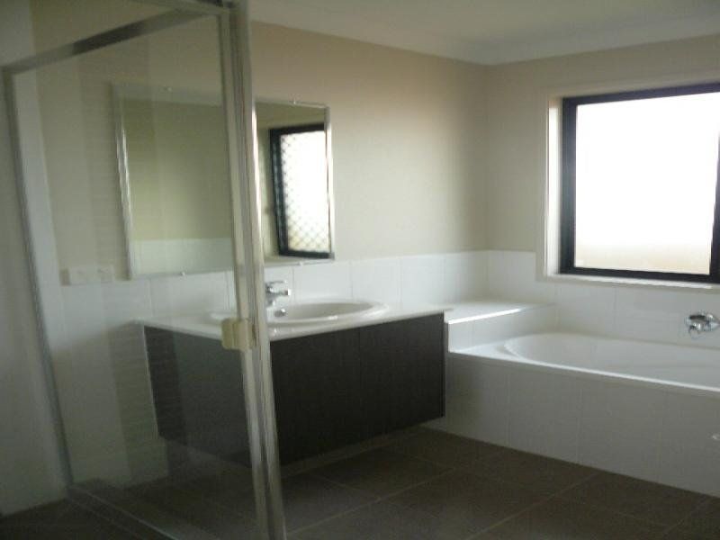 26 Aldgate Crescent, Pacific Pines QLD 4211