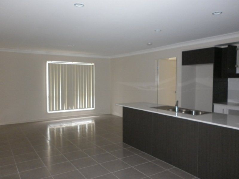 22 Hadrian Crescent, Pacific Pines QLD 4211