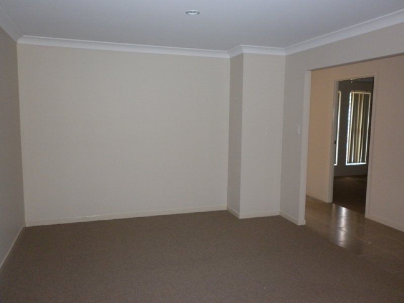 22 Hadrian Crescent, Pacific Pines QLD 4211