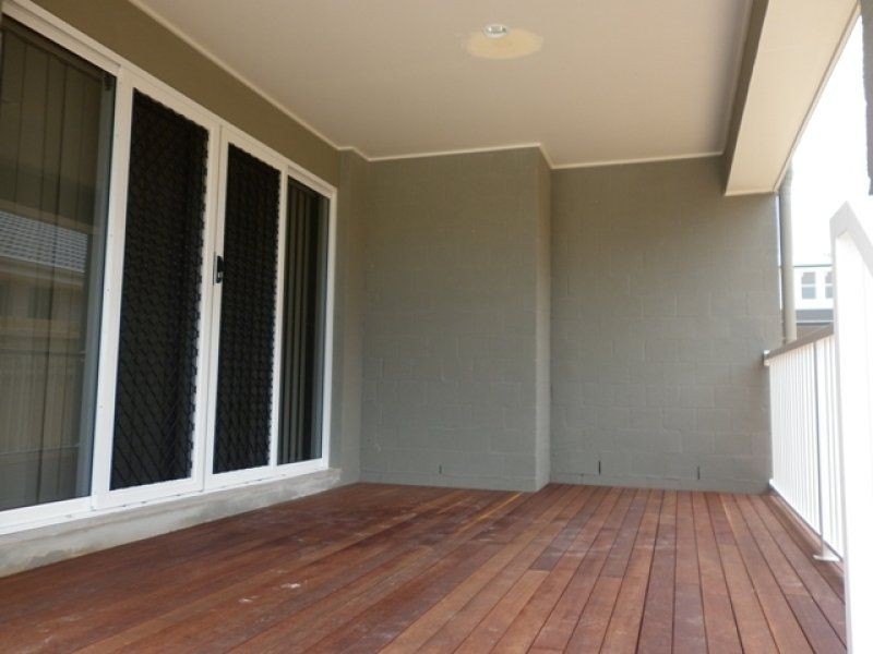 22 Hadrian Crescent, Pacific Pines QLD 4211