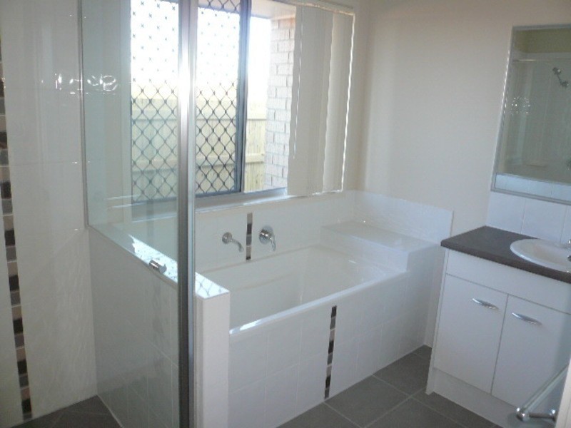 72 Denham Crescent, North Lakes QLD 4509