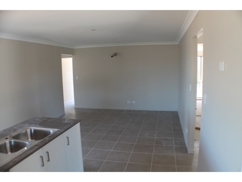 6 Kate Court, Chuwar QLD 4306