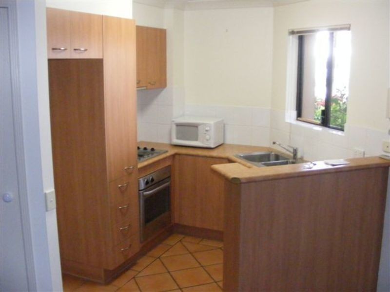 5/5 Fourth Avenue, Burleigh Heads QLD 4220