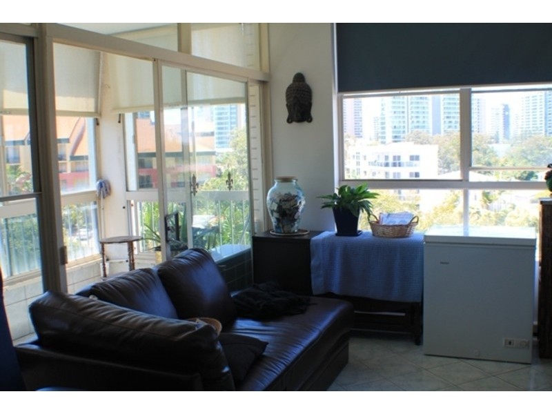 12/11 Paradise Island, Surfers Paradise QLD 4217