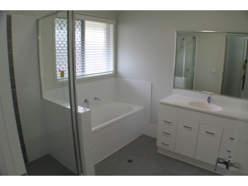 7 Honeyeater Crescent, Moggill QLD 4070