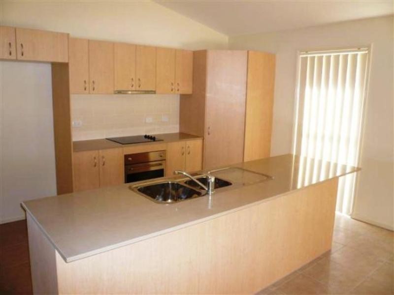 10 Charlton Crescent, Ormeau QLD 4208