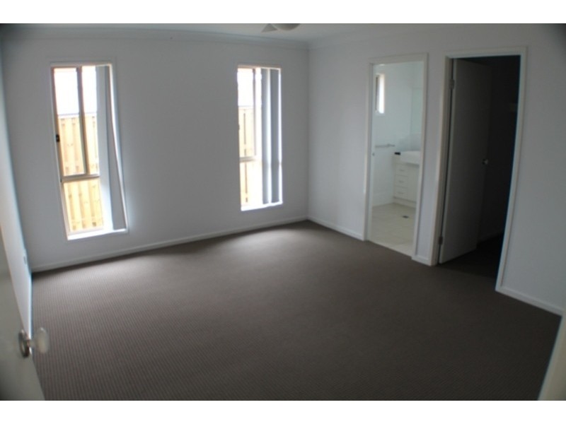 44 Kenneth Drive, Augustine Heights QLD 4300