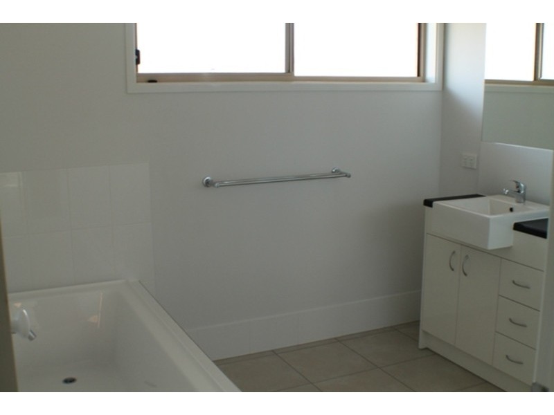 44 Kenneth Drive, Augustine Heights QLD 4300