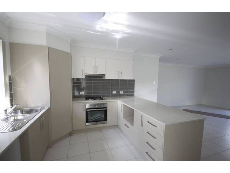 1/15 Winchester Crescent, Pimpama QLD 4209