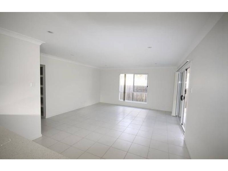 1/15 Winchester Crescent, Pimpama QLD 4209