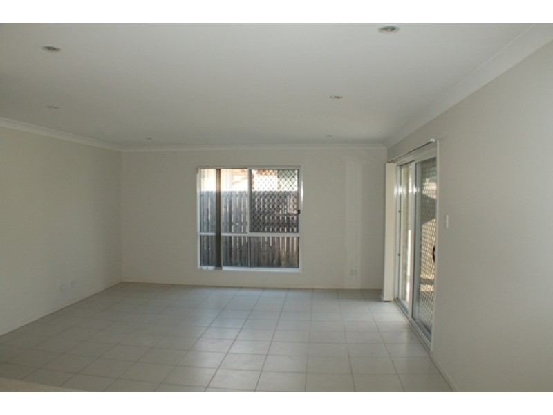 1/15 Winchester Crescent, Pimpama QLD 4209