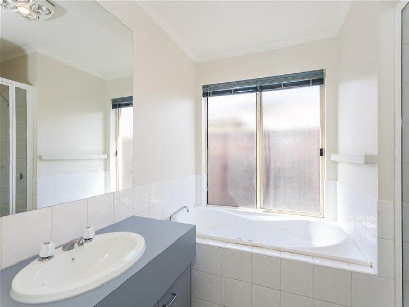 24 Glaneuse Avenue, Torquay VIC 3228