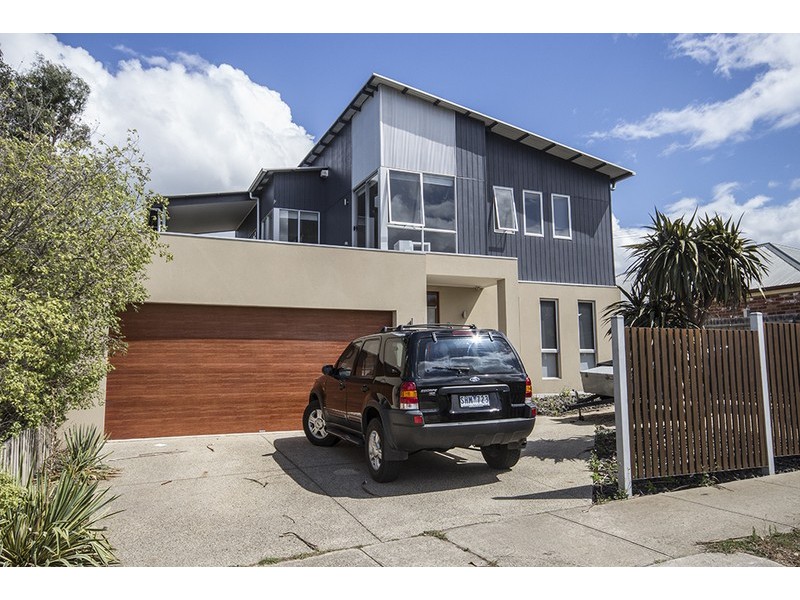 2  Dumfries Court, Torquay VIC 3228