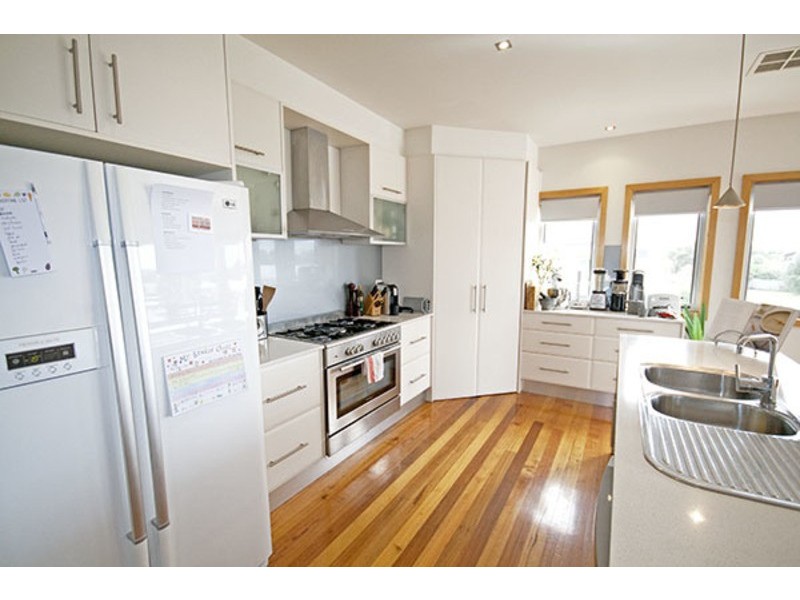 2  Dumfries Court, Torquay VIC 3228