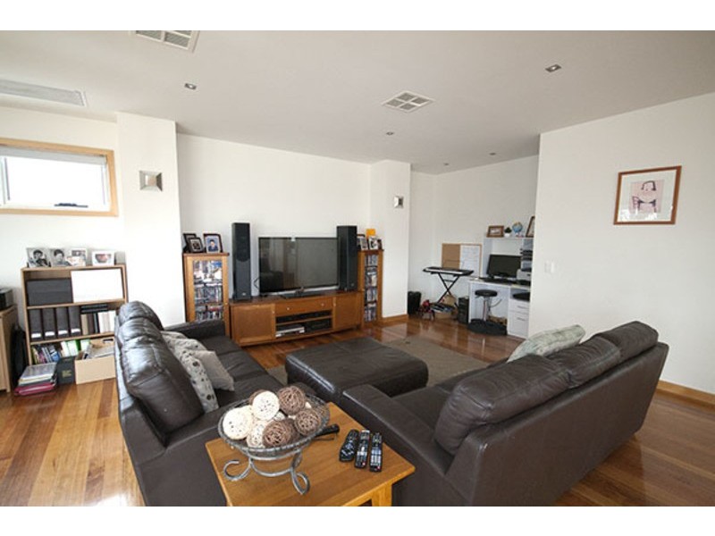 2  Dumfries Court, Torquay VIC 3228