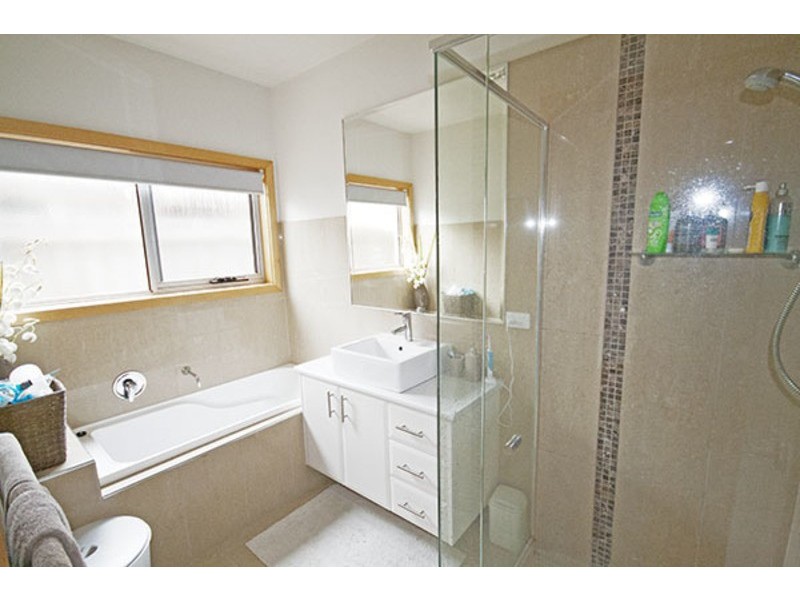 2  Dumfries Court, Torquay VIC 3228