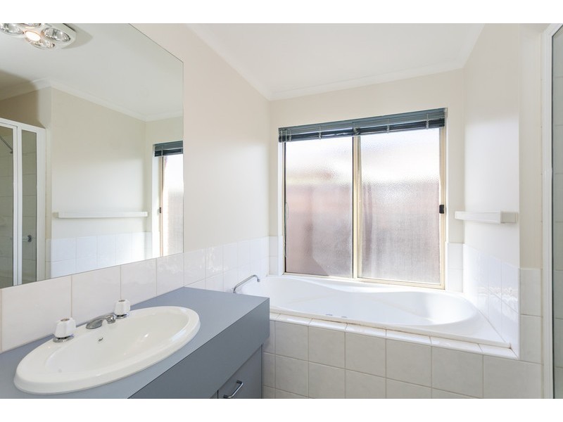 24 Glaneuse Avenue, Torquay VIC 3228