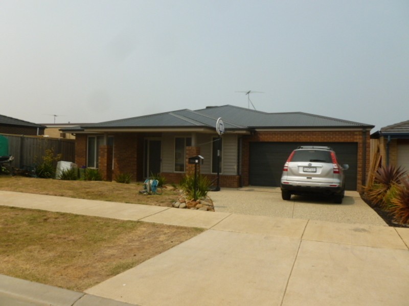 8 Point Close, Torquay VIC 3228