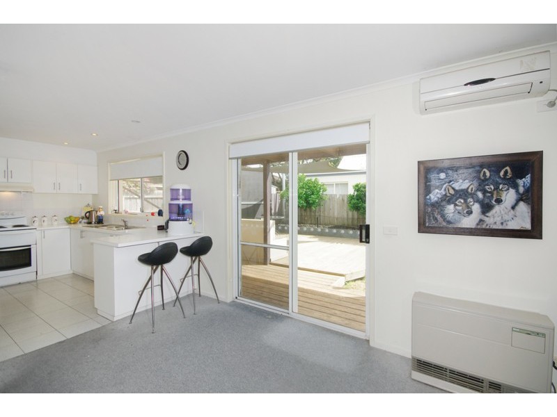 98 Beach Road, Torquay VIC 3228