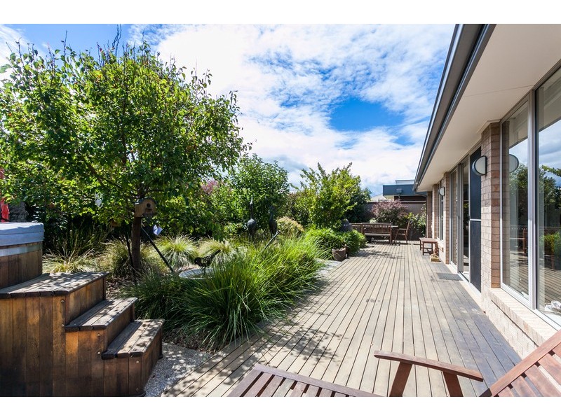 17 Bass Drive, Torquay VIC 3228