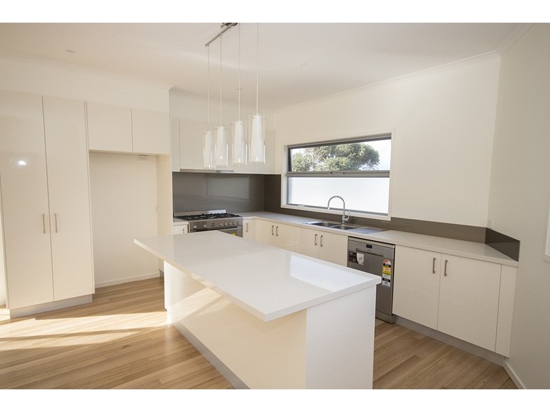 1/9 Centre Court, Torquay VIC 3228