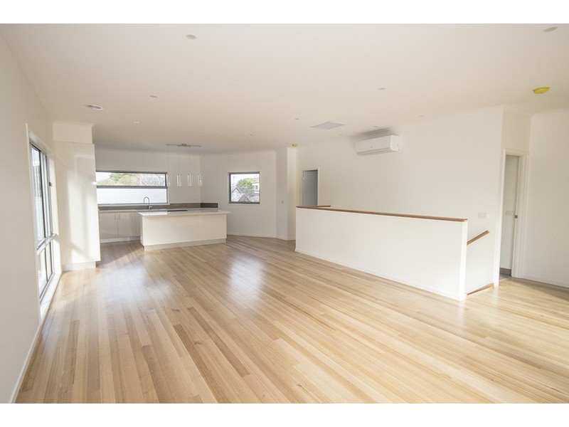 1/9 Centre Court, Torquay VIC 3228