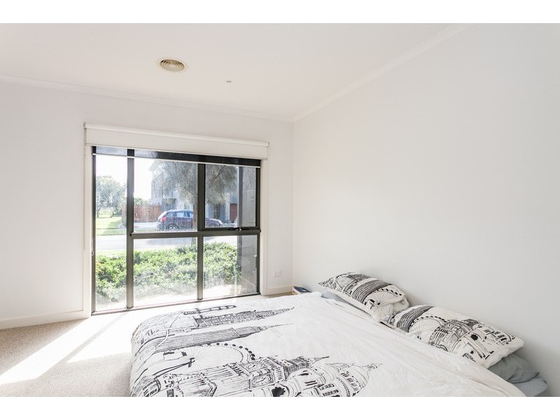 8 Sands Tce, Torquay VIC 3228