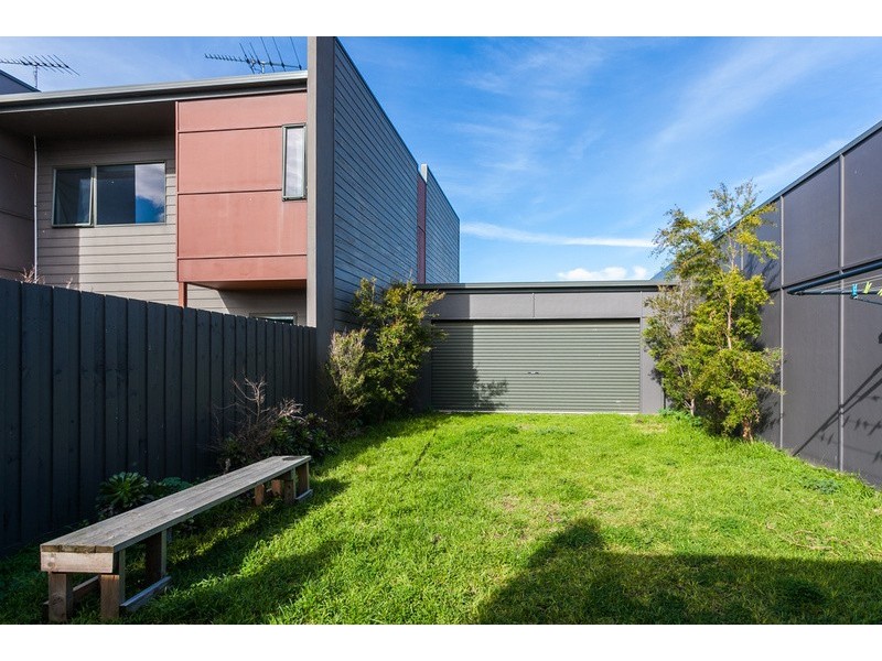 8 Sands Tce, Torquay VIC 3228