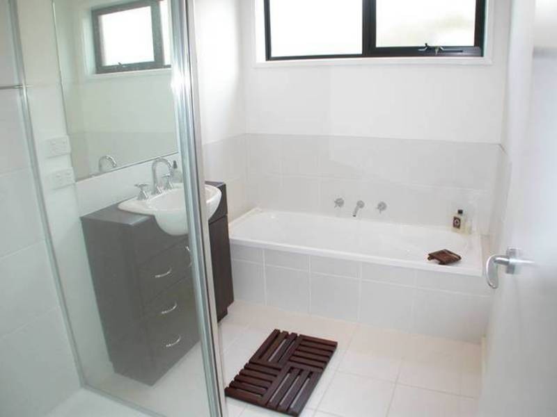 1/14 Pomora Avenue, Torquay VIC 3228