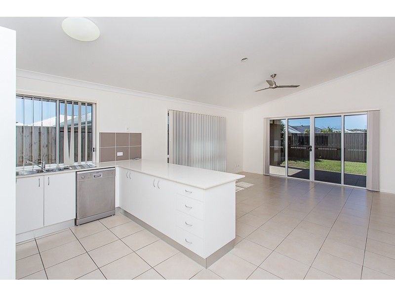 52 Coogee Terrace, Blacks Beach QLD 4740