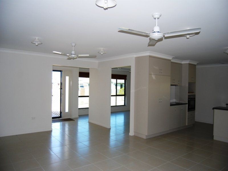 32 Botanical Drive, Ooralea QLD 4740