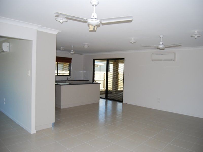 32 Botanical Drive, Ooralea QLD 4740