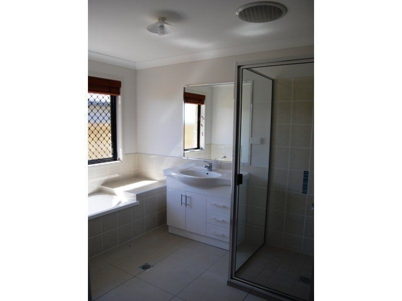 32 Botanical Drive, Ooralea QLD 4740